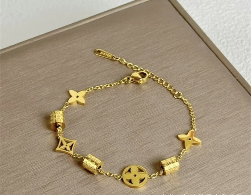 ASTRA® CLOVER GRACE BRACELET