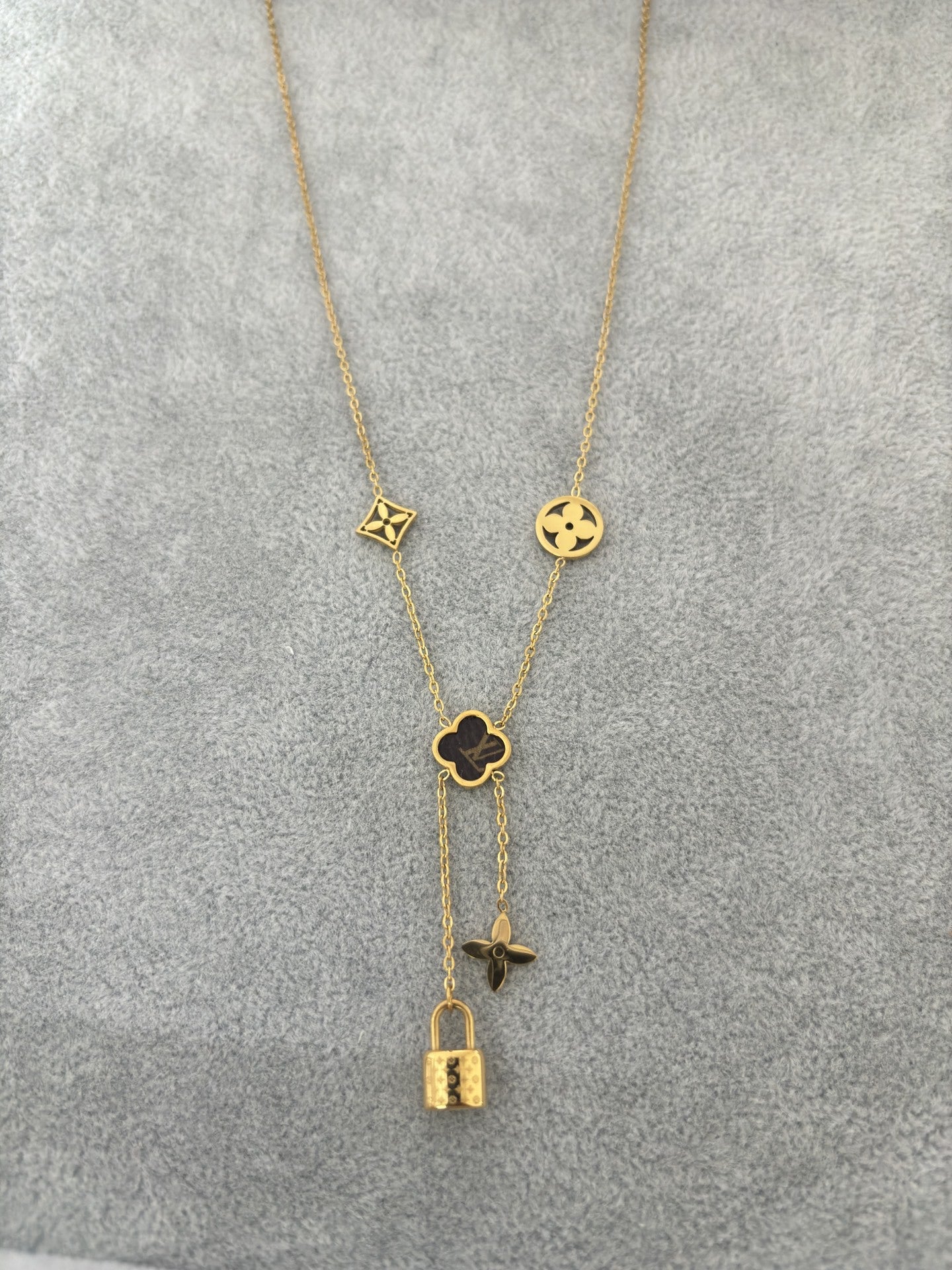 ASTRA® CLOVER CHARM NECKLACE