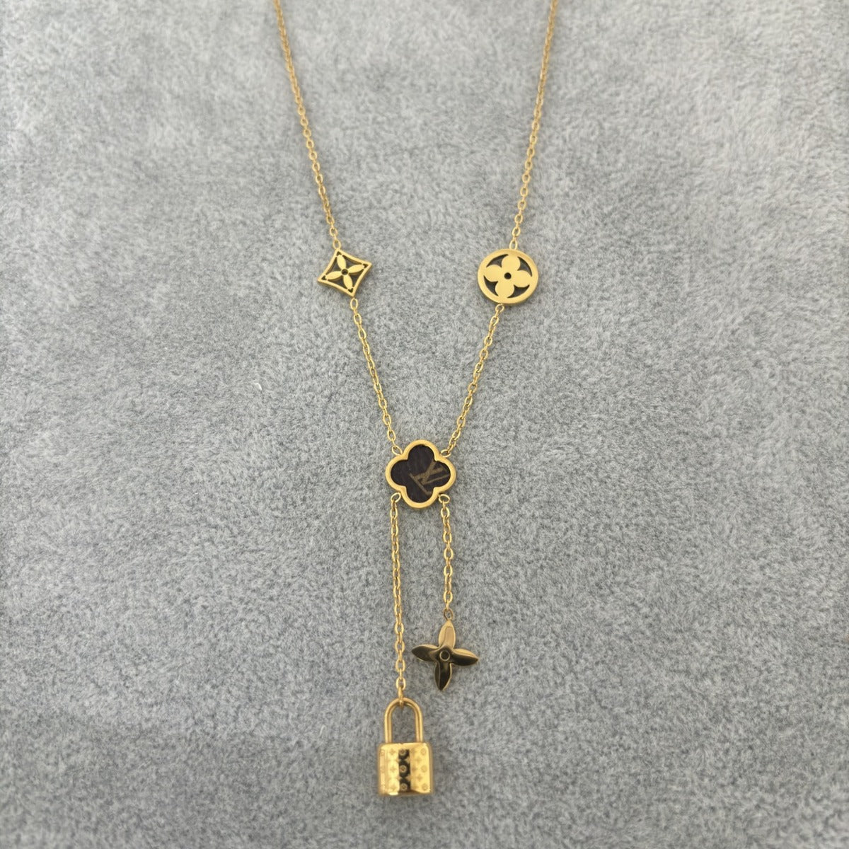 ASTRA® CLOVER CHARM NECKLACE
