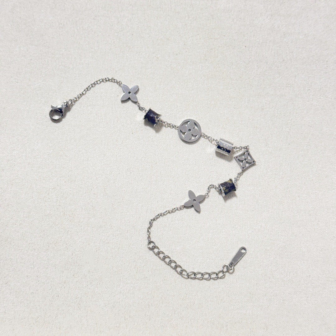 ASTRA® CLOVER GRACE BRACELET