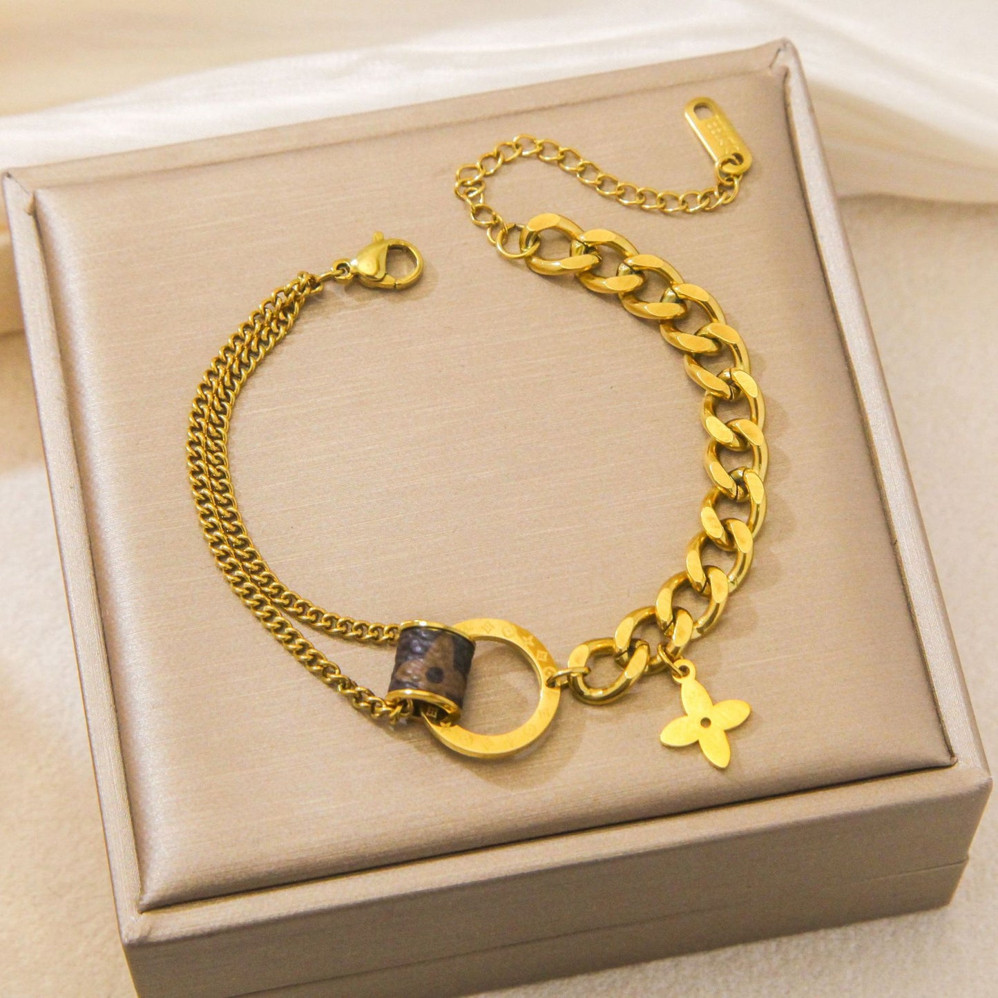 ASTRA® CLOVER SIGNATURE BRACELET