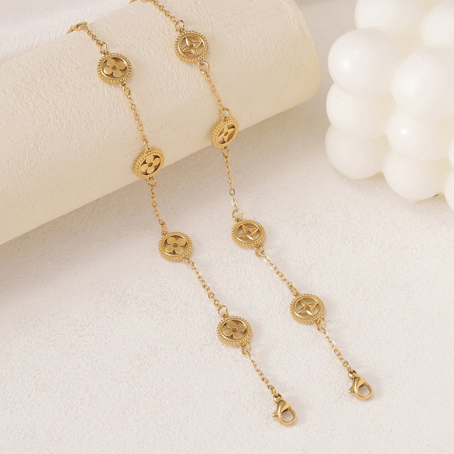 ASTRA® HOLLOW CLOVER BRACELET