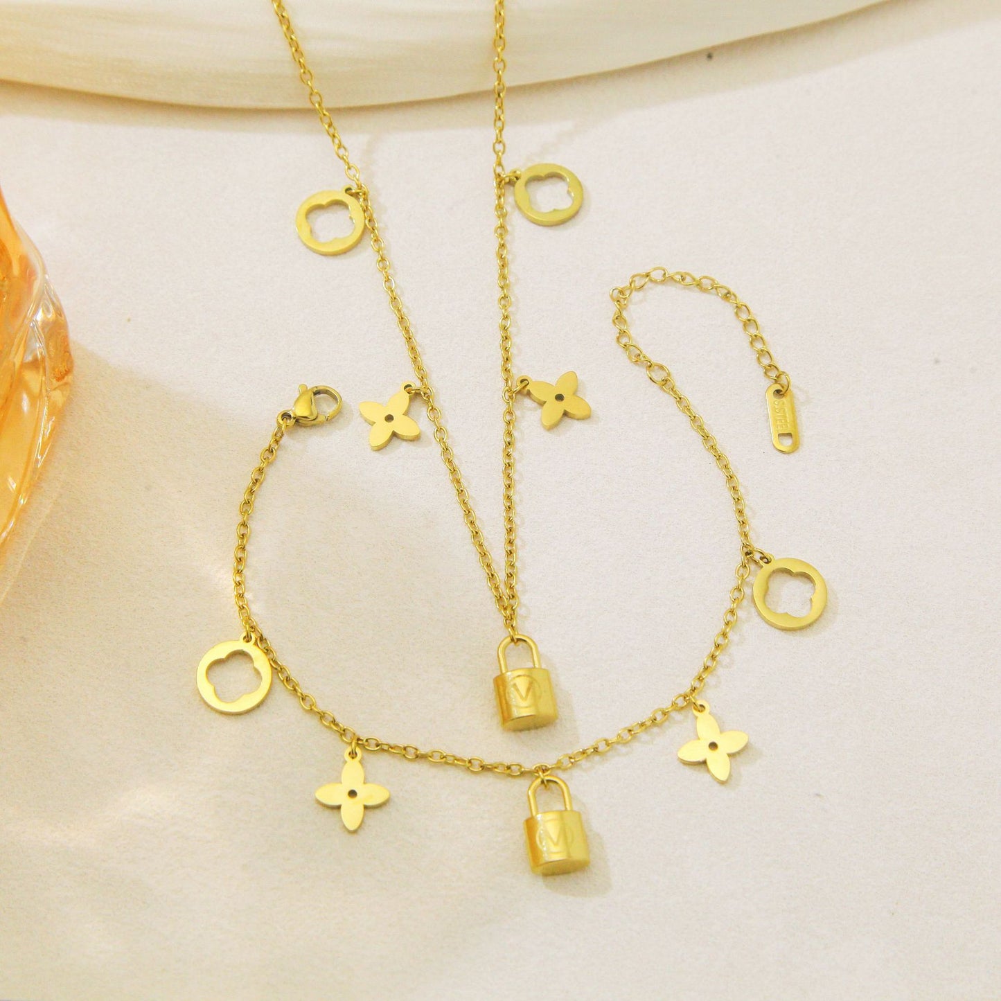 ASTRA® V CHARM SET