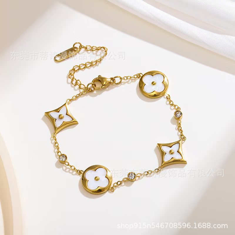ASTRA® L CLOVER SIGNATURE BRACELET