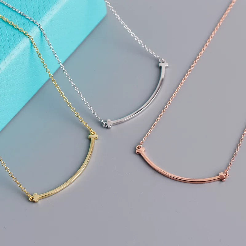ASTRA® SMILE ARC NECKLACE