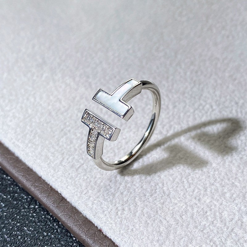 ASTRA® DOUBLE T SIGNATURE RING