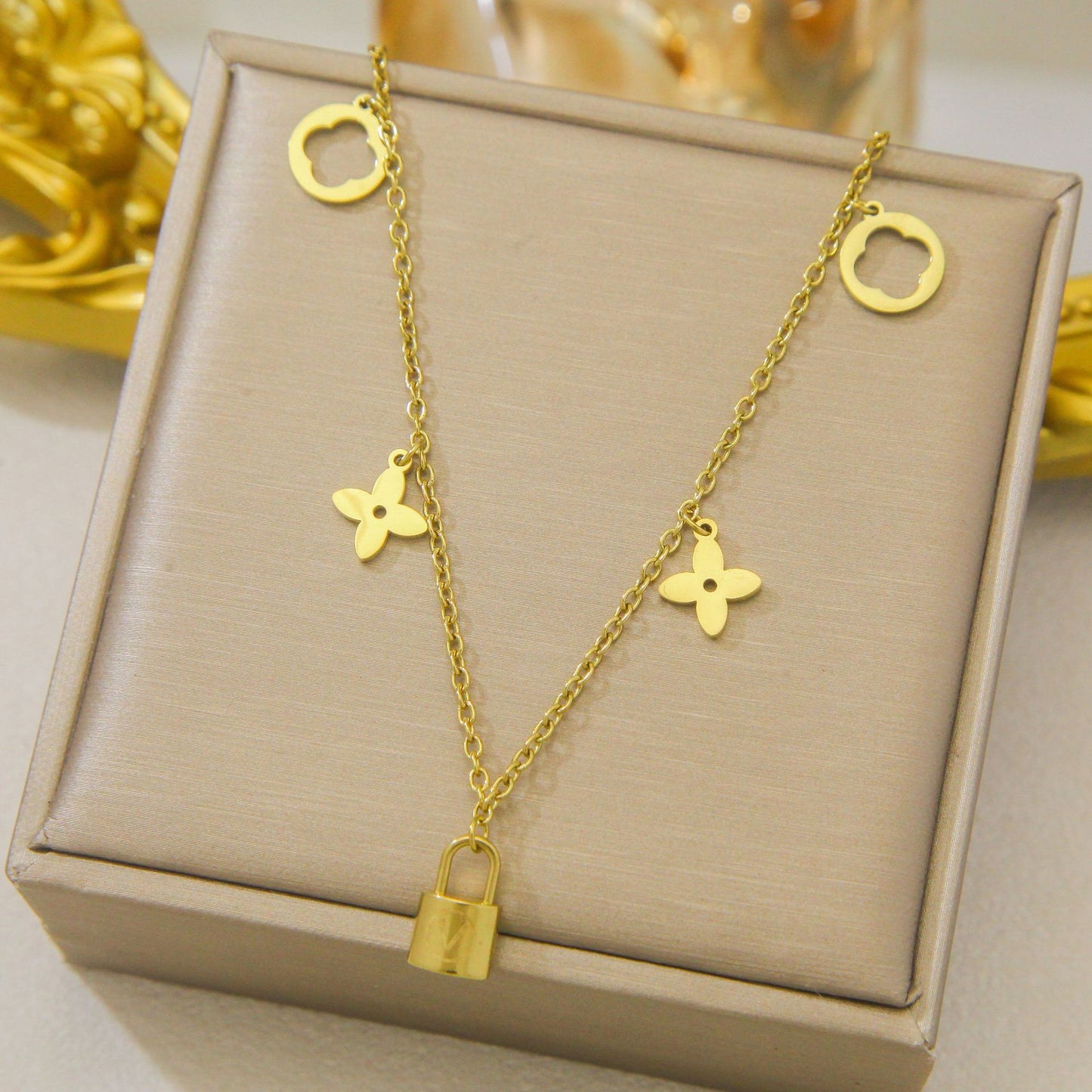 ASTRA® V CHARM SET