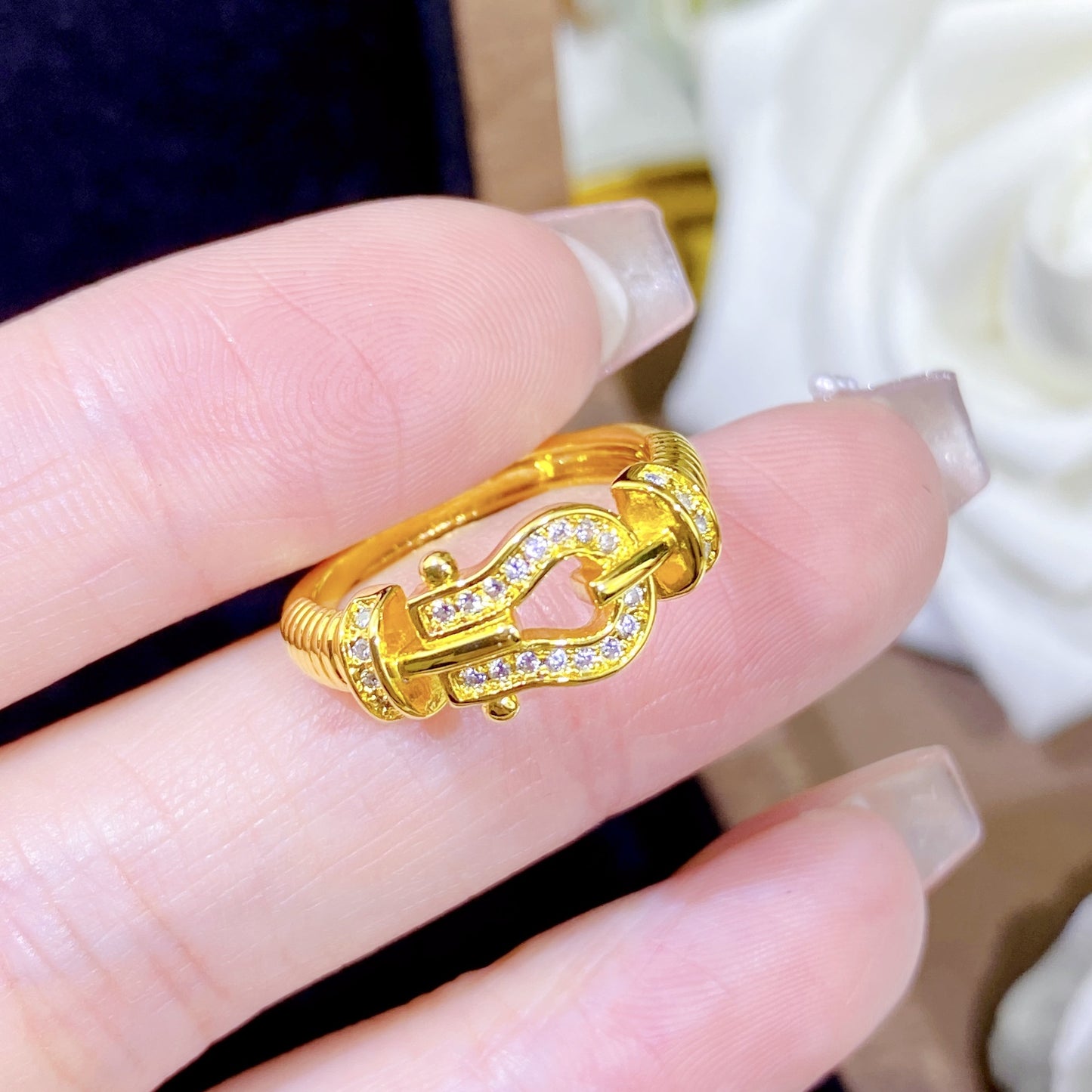ASTRA® PAVÉ HORSEBIT TWISTED RING