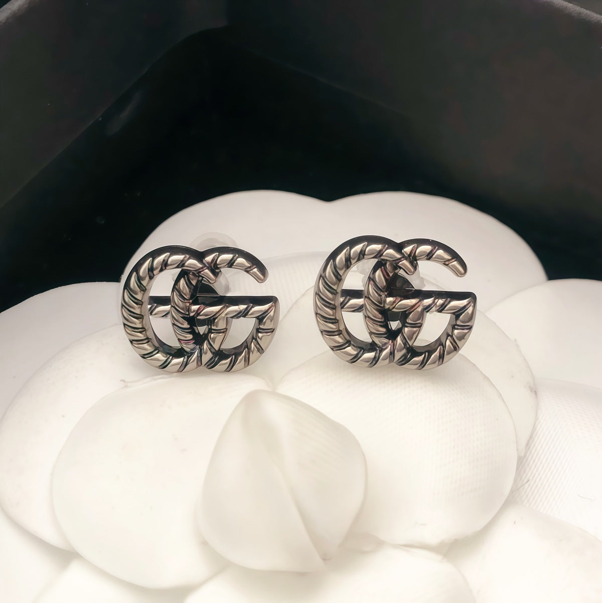 Chic Interlocking G Stud Earrings
