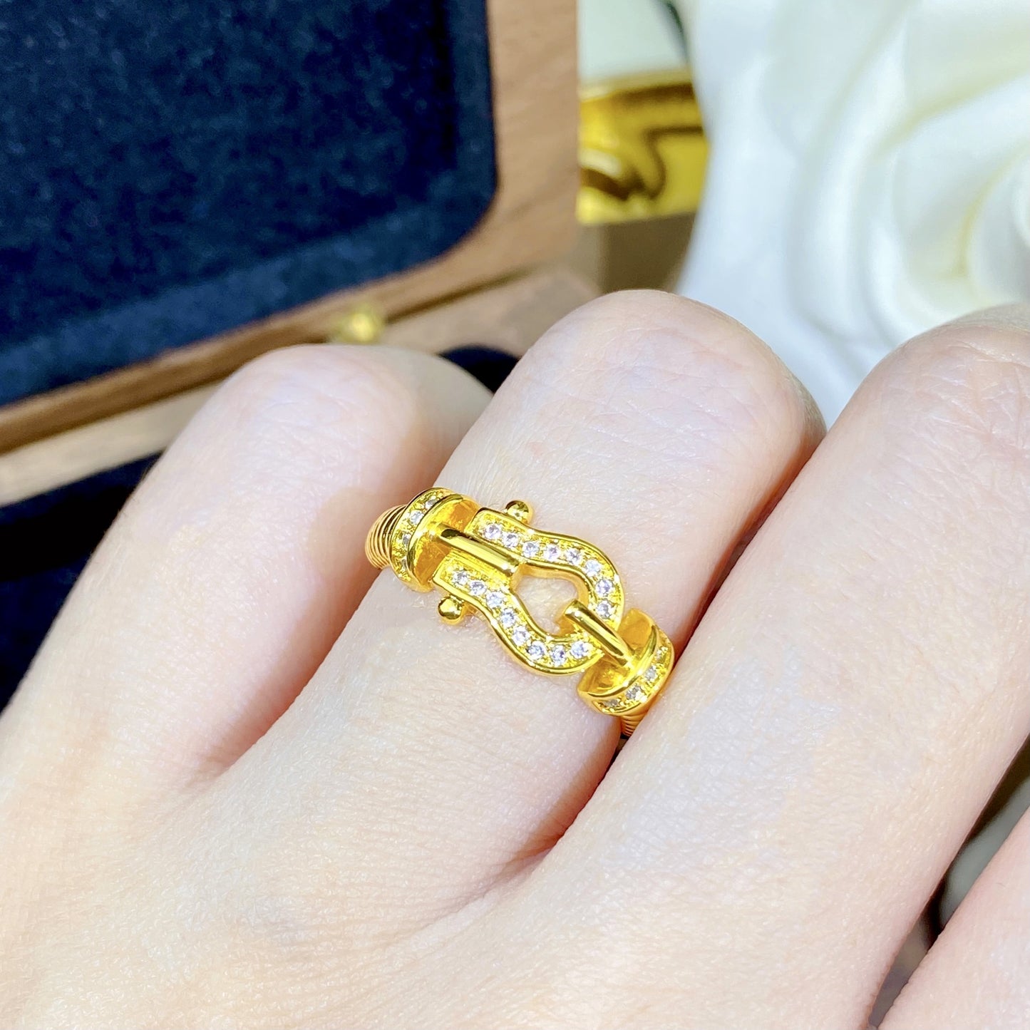 ASTRA® PAVÉ HORSEBIT TWISTED RING