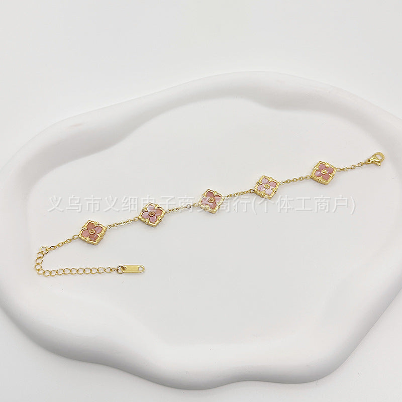 Chic Geometric Quatrefoil Statement Wristwear